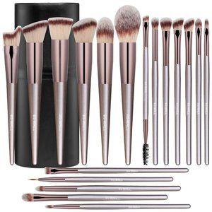 18 Premium Synthetic Foundation Powder Concealers Makeup Brushes with black case